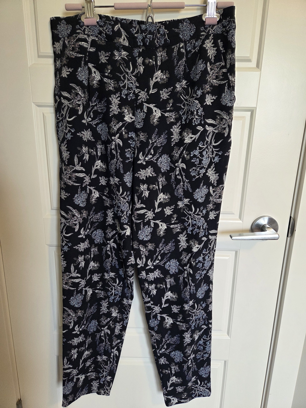 Contemporaine Simons Summer Floral Pants Size Medium Light Navy Flowy Joggers